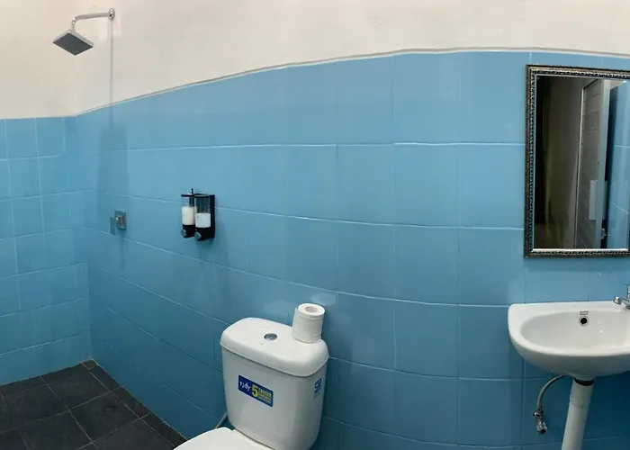 The Cheap & Cozy Hostel *